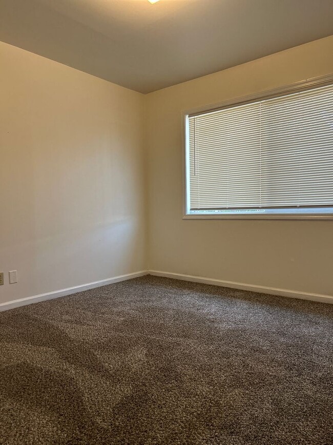 Building Photo - 3 Bedroom Apartment in Cheney
