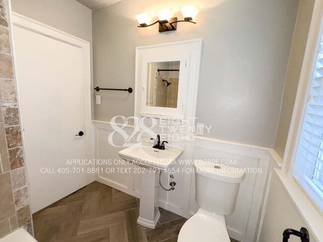 Building Photo - Updated 2 Bed/1.5 Bath Historic Property L...