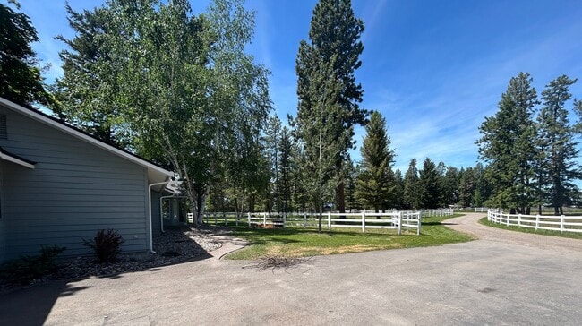 Building Photo - ~5 bedroom in a Picturesque Country Setting~