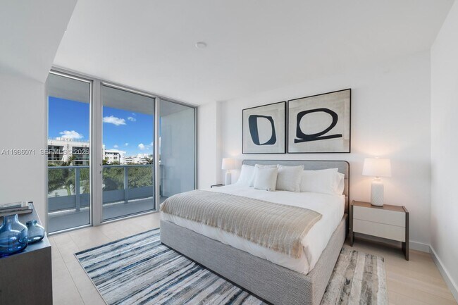 Building Photo - 9221 E Bay Harbor Dr