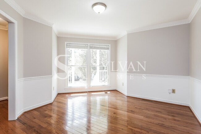 Building Photo - Gorgeous 4 bedroom, 3BA home available now!