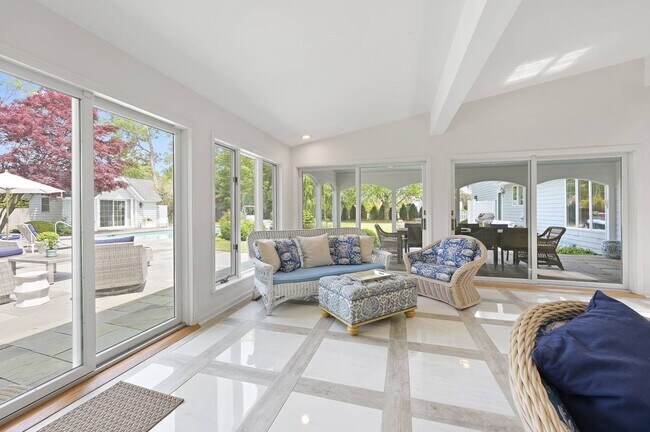 Building Photo - 35 Toylsome Ln