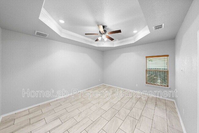 Building Photo - 170 Tedder St