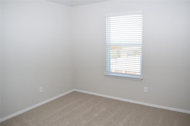 Building Photo - 204 Shugart St
