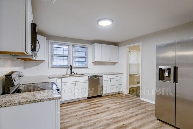 Building Photo - 3828 E 72nd Terrace