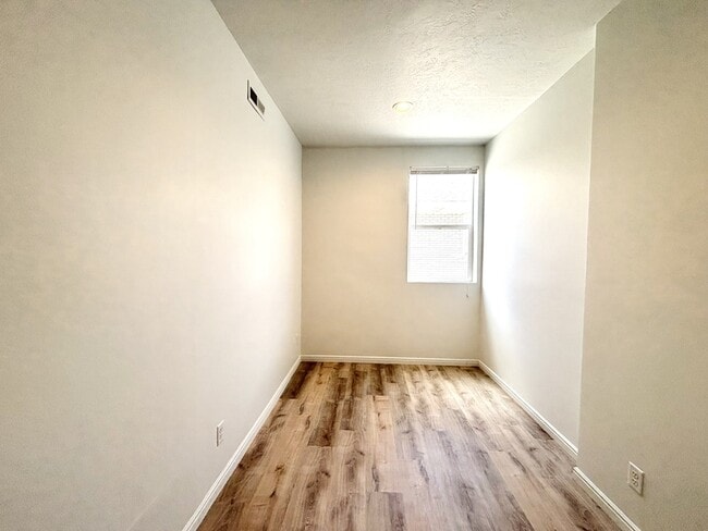 Building Photo - 1090 S 1100 E