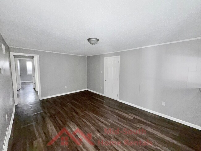 Building Photo - 1733 Gowan Dr
