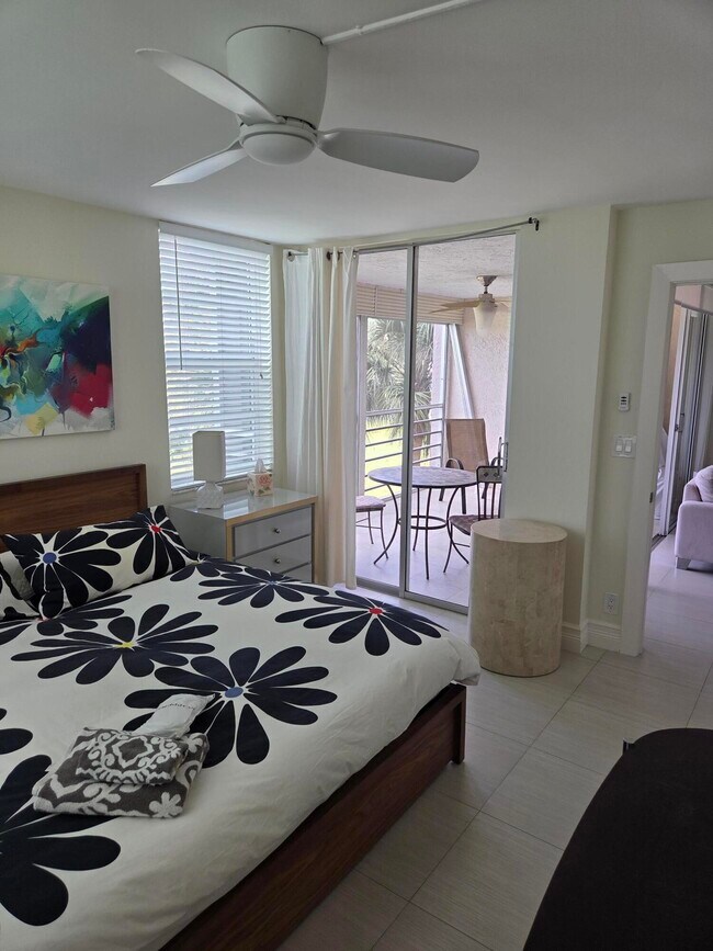 Building Photo - 1831 Sabal Palm Dr