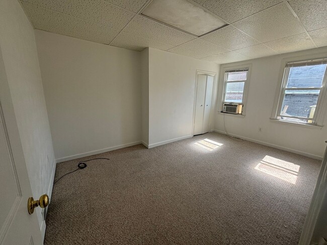 Building Photo - 3 Bedroom, 1 Bathroom Single Family Home (...