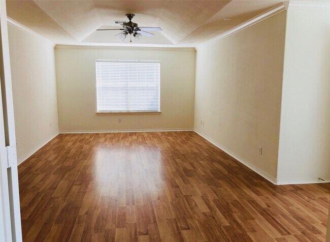 Building Photo - 2865 Westhollow Dr