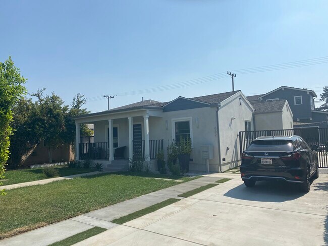 Building Photo - 662 Salem St