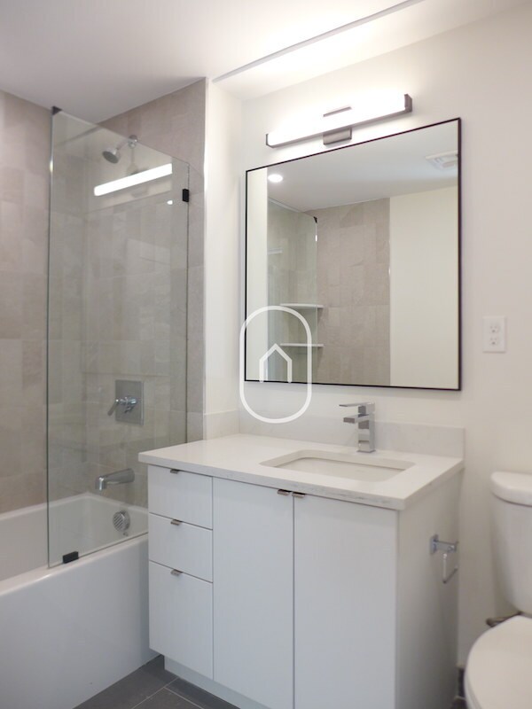 Building Photo - 47 Thorndike St