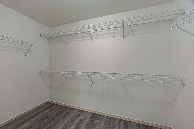 Building Photo - **NO SHOWINGS AT THIS TIME. WE HAVE A PEND...