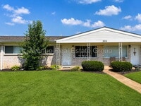 Building Photo - 236 Solon Dr
