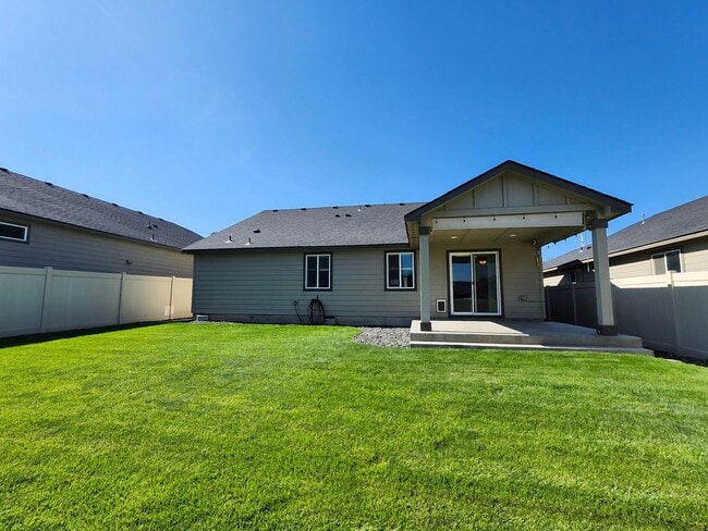 Building Photo - Beautiful One Level in the Reserve At Clea...