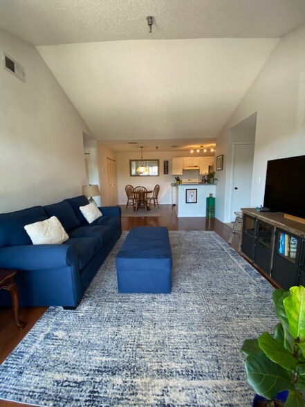 Building Photo - 10265 Gandy Blvd N