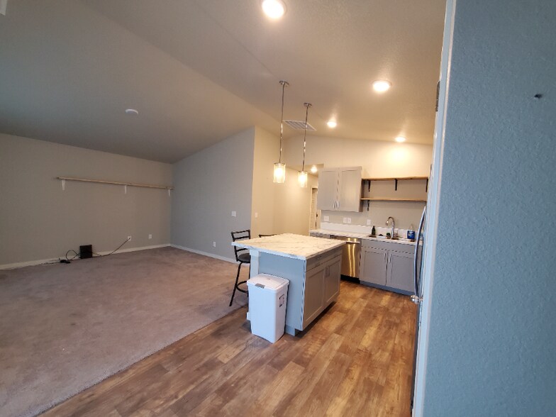 Building Photo - 372 Bozeman Trail