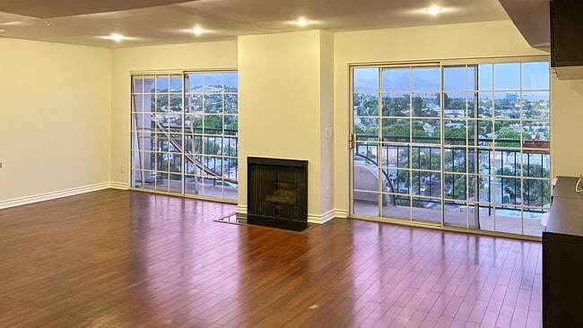 Building Photo - 4755 Templeton St