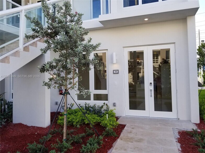 Building Photo - 10220 NW 63rd Ter