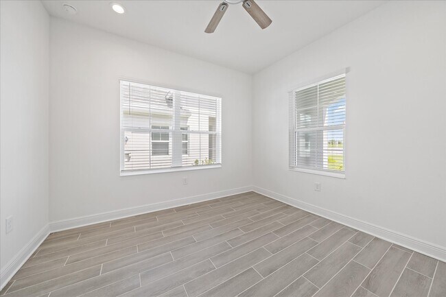 Building Photo - 2325 Blue Mahoe Ln