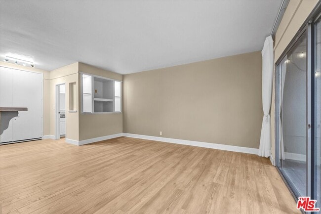 Building Photo - 1131 Alta Loma Rd