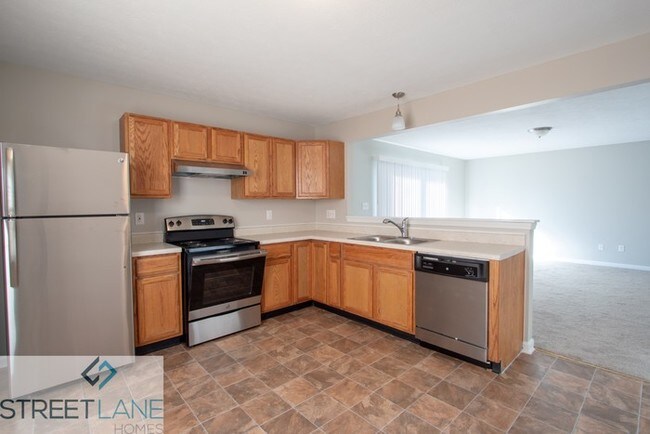 Building Photo - REDUCED!
