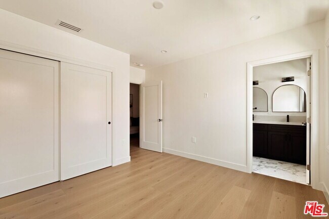 Building Photo - 308 S Highland Ave