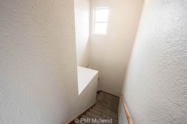 Building Photo - "Charming 3-Bedroom Haven with 2.5 Baths in Indianapolis – Your Perfect Retreat on Liverpool Way!"