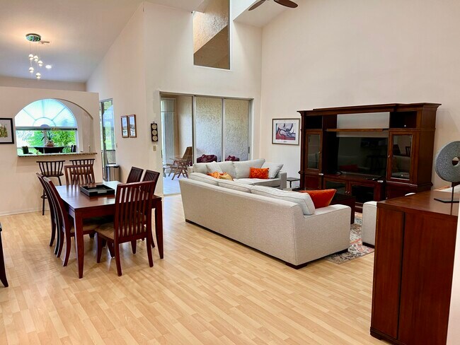 Building Photo - 602 Sabal Palm Ln