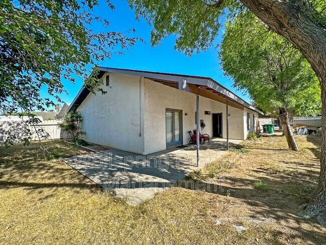 Building Photo - 704 Beth Ln