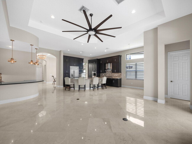 Building Photo - 9931 Bozzano Dr