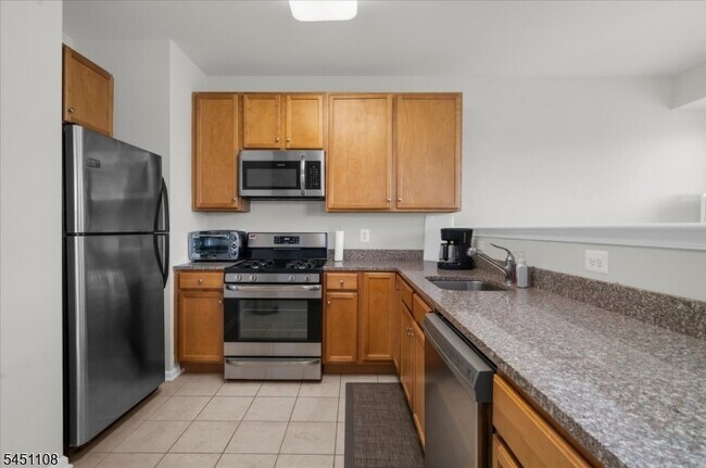 Building Photo - 123 Conover Terrace