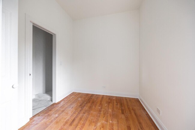 Building Photo - 3109 N Harding Ave