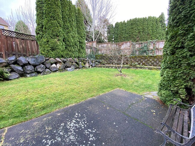 Building Photo - Great NW Home with Fenced Yard, Large Gara...