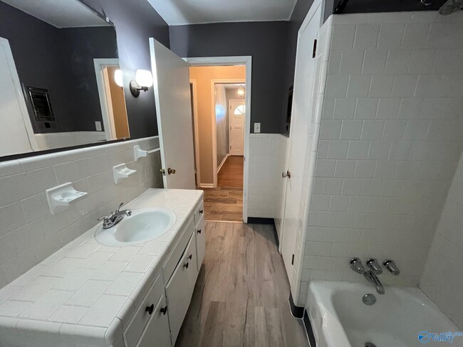 Building Photo - 803 Corsbie St NW