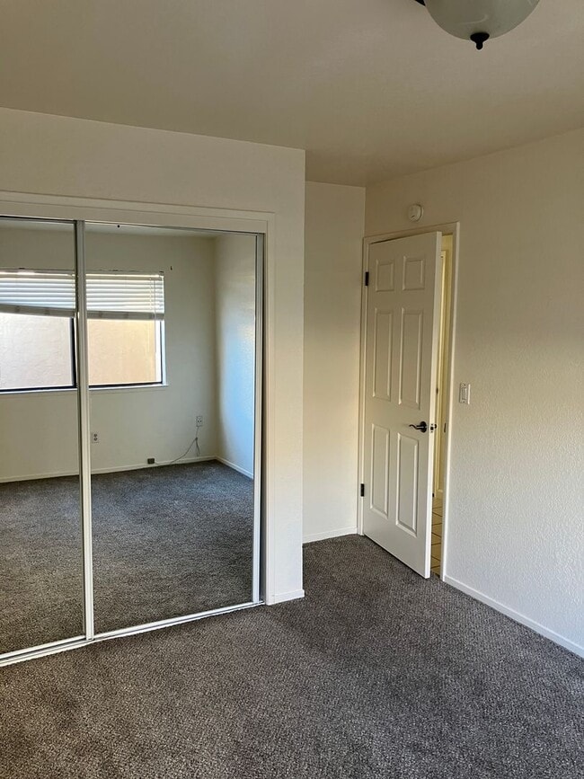 Building Photo - 1855 Scenic Dr