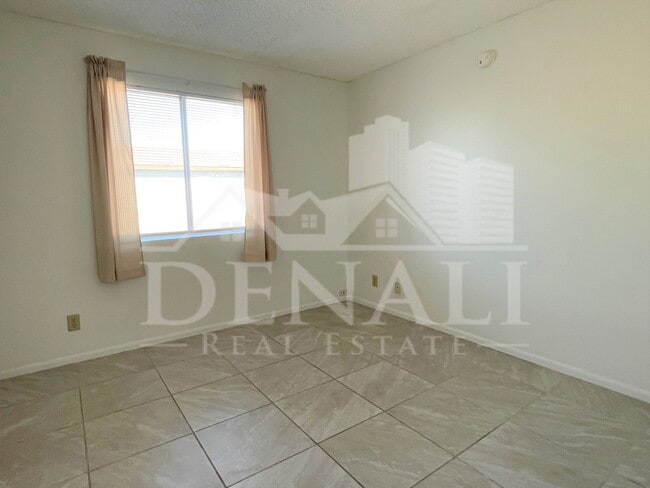 Building Photo - 4746 W Aster Dr
