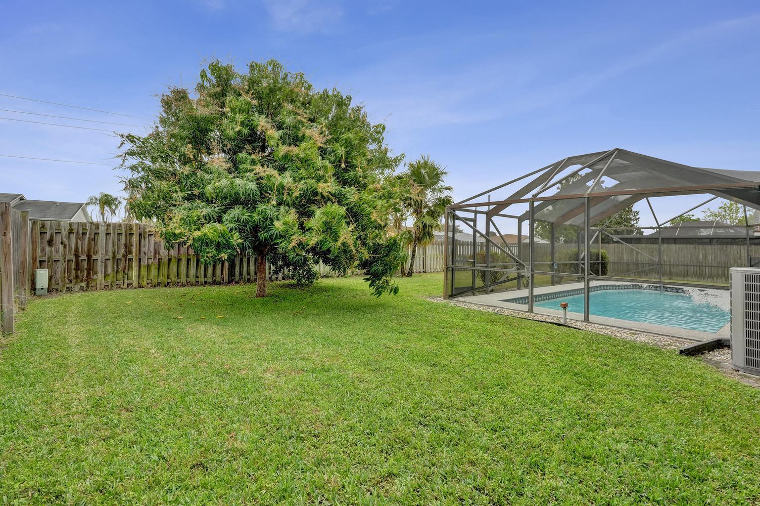 Building Photo - 5127 Woodstone Cir E