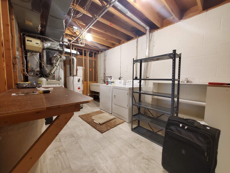 Building Photo - 2517 Cedar Hills Dr