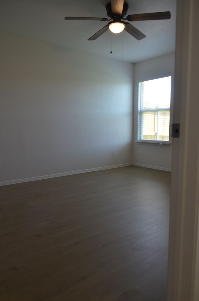 Building Photo - 971 Cline Dr