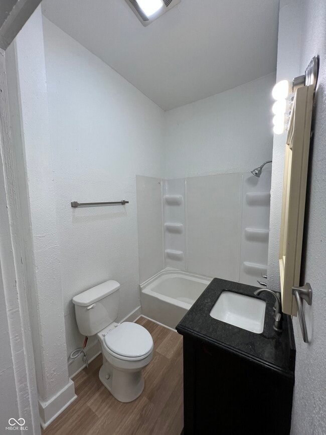 Building Photo - 730 W 9th St