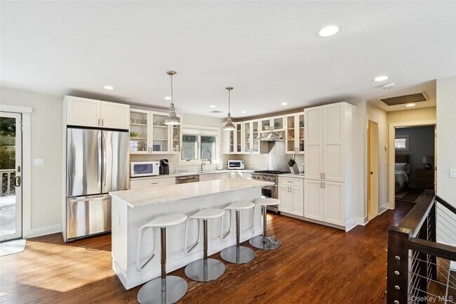 Building Photo - 6 Sunset Rd