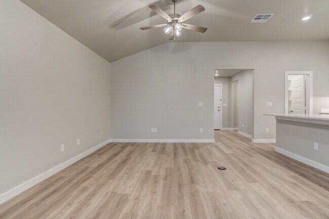 Building Photo - 4 Bedroom 2 Bathroom Home in South Lubbock!