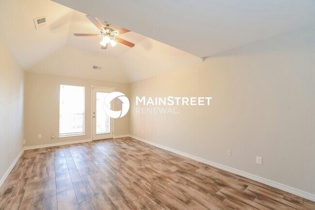 Building Photo - 4 Bedroom Pet-Friendly Home in MOORE, OK with Main Street Renewal