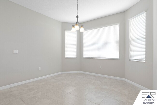Building Photo - 12 Lysander Ln