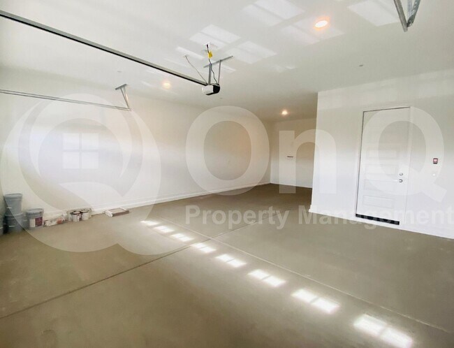 Building Photo - 12534 W Calle De Baca