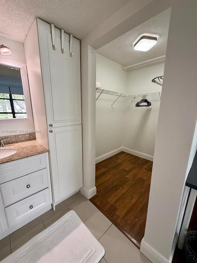 Building Photo - 17011 N Bay Rd