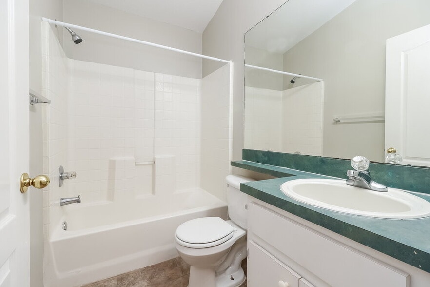 Building Photo - 402 Maple Pointe Dr