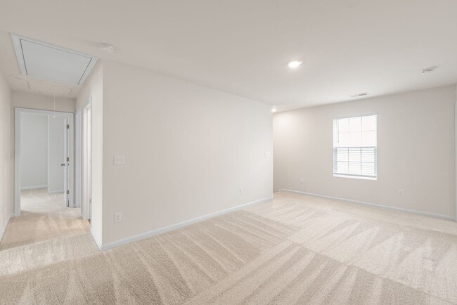 Building Photo - Move-in Ready 5 Bedroom Home!