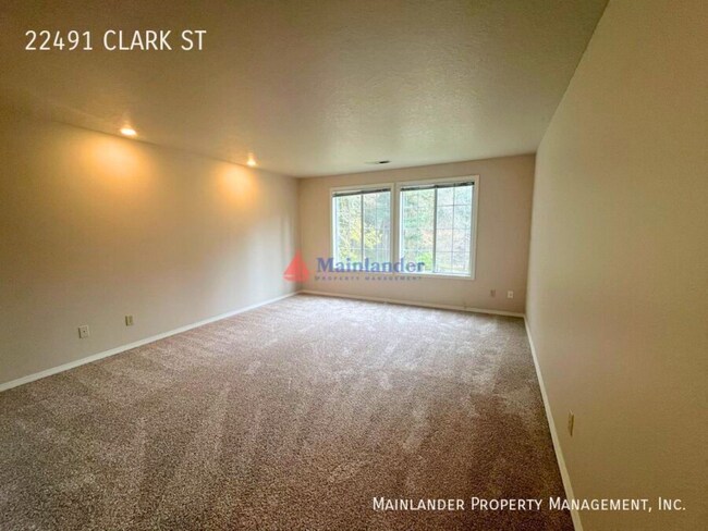 Building Photo - Beautifully Updated West Linn Home Near West Linn High School